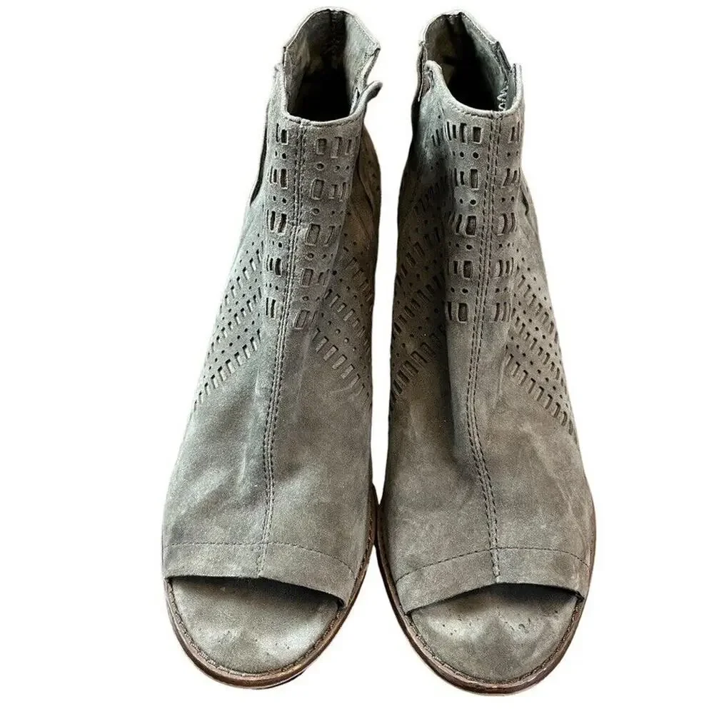 Vince Camuto good used